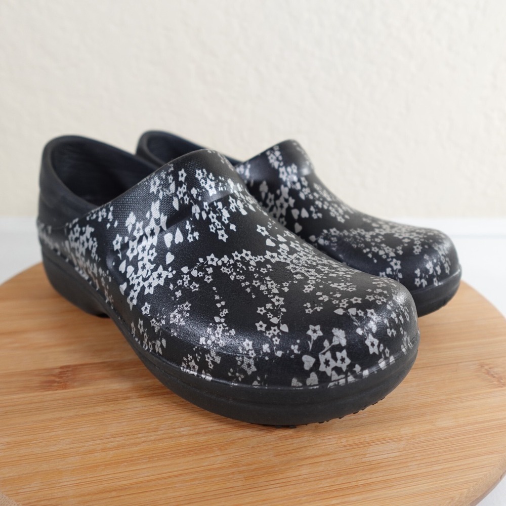 Crocs Work Neria Pro II Womens Size 7 Clog Black Metallic Silver Flowers Slip On - Picture 2 of 12